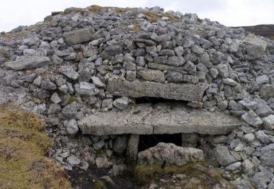 Ireland travel stories- Cairn G with the roofbox at Carrowkeel