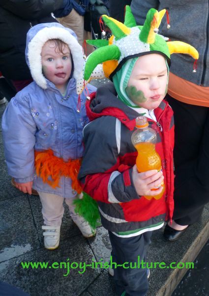 St Paddy's Day Parade Galway 2013, kids watching